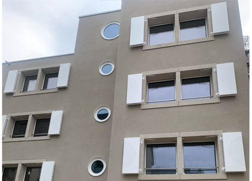 Résidences équipées de gonds motorisés WIBAT® avec compas multivantaux